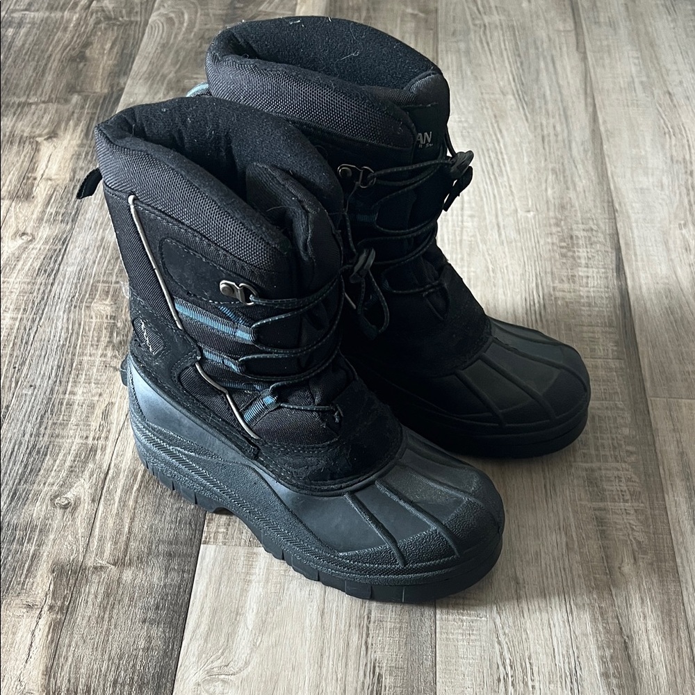 Magellan Outdoors Kids Black Waterproof Boots | Boys Size 4